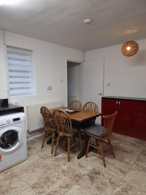 Home In Kington St Michael Stanton St Quintin ภายนอก รูปภาพ